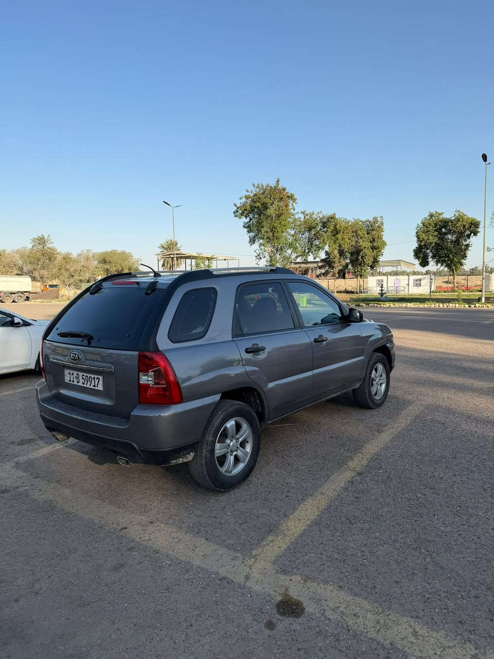 KIA SPORTAGE (وارد خليجي)
الموديل :-2009
عداد المسافة :-191.000 كم
لوحات التسجيل :- بغداد رقم جديد بأسمي سنوية 2029
حجم المحرك :-4 سلندر سعة 2000
فتحة سقف سلايد
السعر :-11.500$ قابل للتفاوض
العنوان :- الكرخ / الدورة
للإستفسار :- ***********
ملاحظة :- السيارة  كير ومحرك بلادي ادامة كاملة للصدر ومنظومة التبريد
