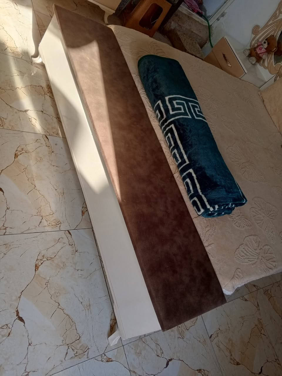 غرفة للبيع مكاني الشعب 8قطع السعر 550 وبيعة مجال قليل ***********
