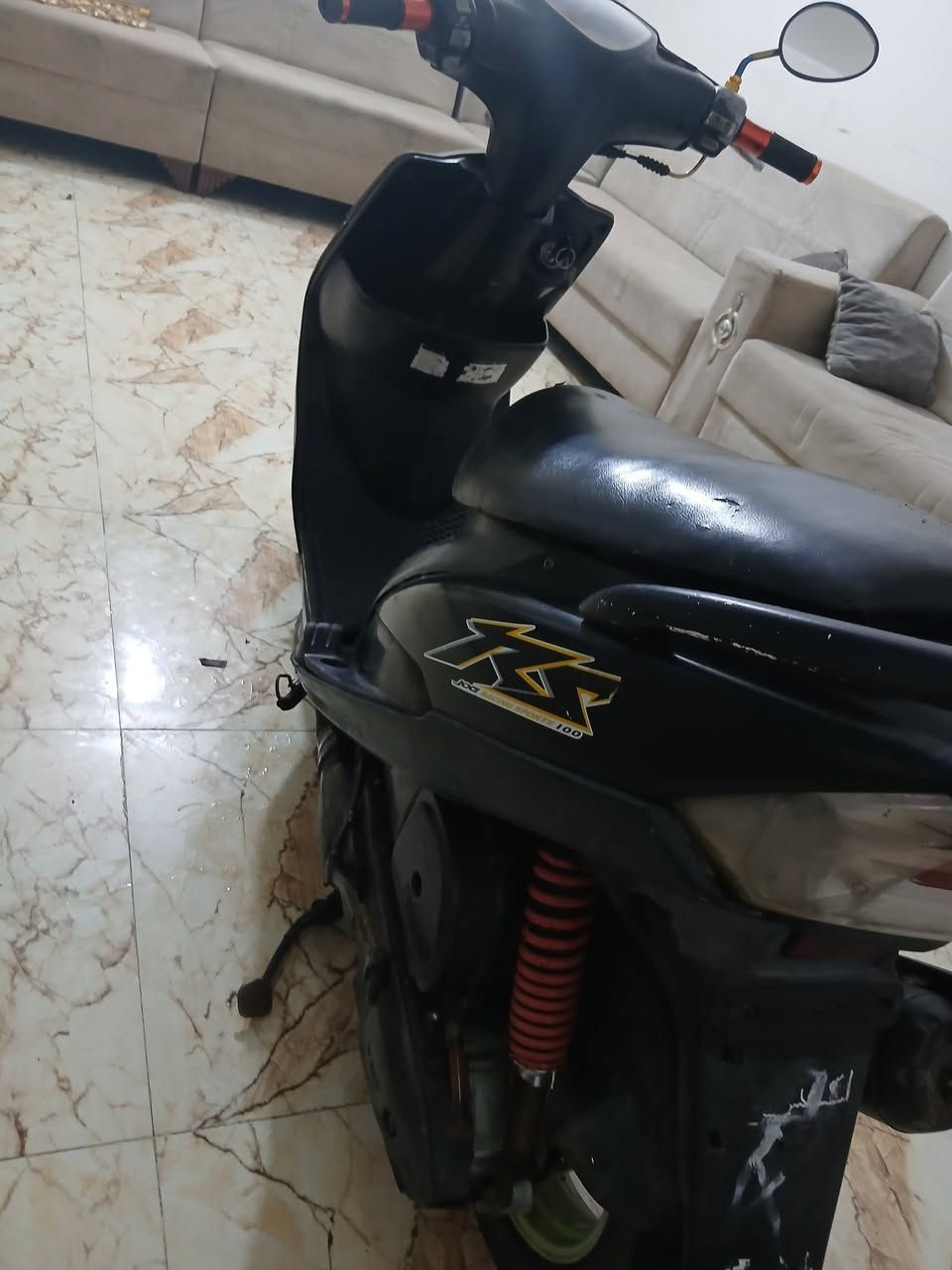 ماكس عدله 50 بلاد ما نقصها شي ( نكراه سلف ) وشغاله من طول للطول كلها كهربائيات  لايت اشاير سكن دشبول قفل ستيرن ( مفتوحه ولفات ناعمه ناعمه خرسه دراجه نهضه شك الكاع ومعدل ) لا تبخر ولا تنقص دهن كفرات اصلي مختمات مكاني ناصريه الاسكان الصناعي مقابيل البوفياض مجمع نور الناضر *********** السعر 500 وبيه مجال
