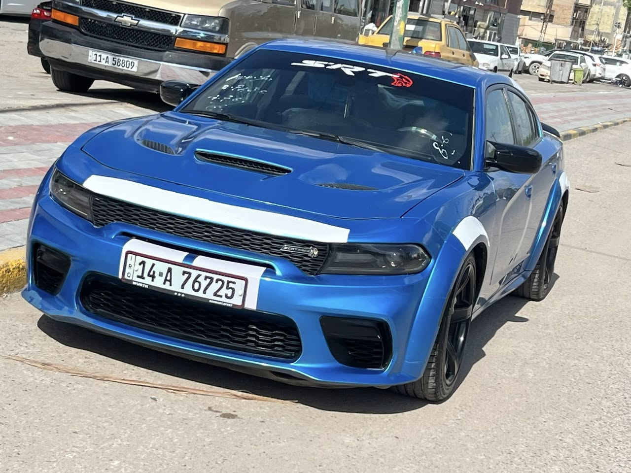 سلام عليكم 
جارجر مديل 2020 اصل لون بحري
فول السياره فتحه شفتات سترن جلد 
مكينه 6 سلندر 
بيه 3 قطع سرقه و الفخذه مبدله جهت السايق بمريكا 
مكان السياره بالنجف الرقم *********** 

السعر 153 وبيه مجال
