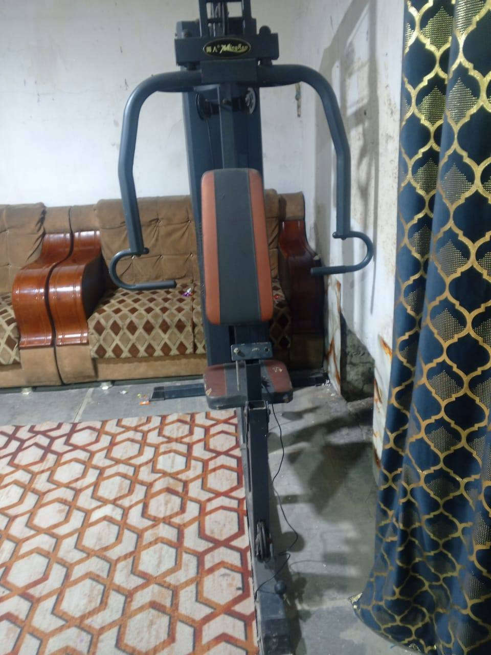 سلام و عليكم هذه لجهاز للبيع وزن بي ميت كيلو عارضه ب 100 و بي مجال  ***********
