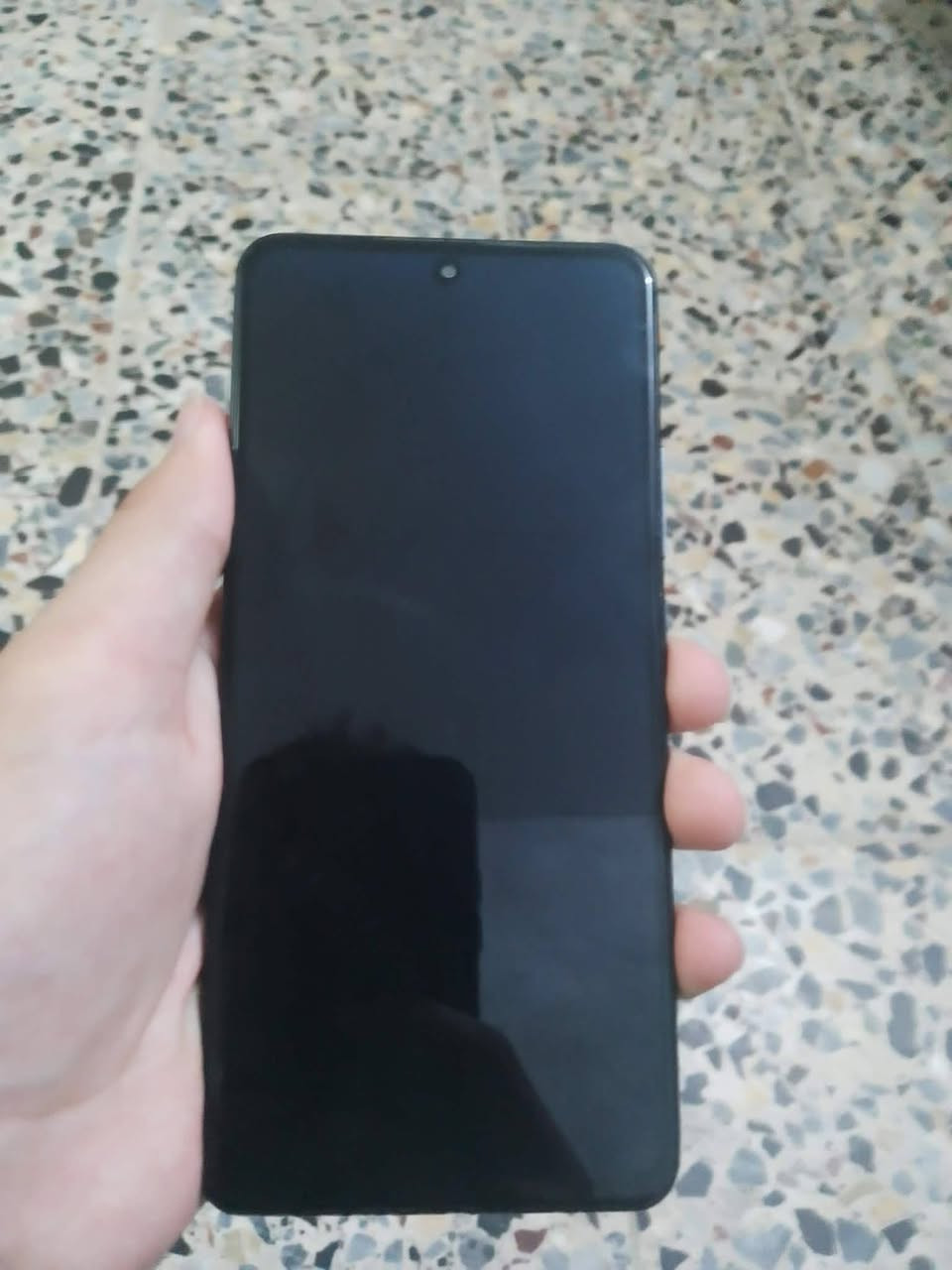الشاشة: من نوع AMOLED بحجم 6.67 بوصة، تدعم دقة العرض (FHD+)، ومعدل تحديث سريع يبلغ 120 هرتز لتجربة سلسة.
بوكو 5g f3
الكاميرا الخلفية: ثلاثية العدسات؛

الأساسية بدقة 48 ميجابكسل.

عدسة واسعة بدقة 8 ميجابكسل.

عدسة ماكرو بدقة 5 ميجابكسل.

الكاميرا الأمامية: بدقة 20 ميجابكسل.

البطارية: سعة 4520 مللي أمبير، وتدعم الشحن السلكي السريع بقدرة 33 واط. ذاكره 256/11

نظام التشغيل والواجهة: أندرويد، مع واجهة مستخدم شاومي المخصصة. 

الشبكة: يدعم الاتصال بشبكات الجيل الخامس 5g

الحماية: الهاتف مزود بزجاج حماية من نوع Corning Gorill Glass 5 

المعالج: كوالكوم سناب دراغون 870 ثماني النواة (تكنولوجيا 7 نانو) والذي يقدم أداءً قوياً ومستقراً.  مبدل فقط شاشه أَصليه مو عاديه تجي وتفحه والظهر يتبدل ب 5 أَلاف للبيع سعر 150 وبي مجال مكاني نجف الأَشرف متواجد خاص رقم *********** فقط واتساب 
الشاشة: من نوع AMOLED بحجم 6.67 بوصة، تدعم دقة العرض (FHD+)، ومعدل تحديث سريع يبلغ 120 هرتز لتجربة سلسة.

الشاشة: من نوع AMOLED بحجم 6.67 بوصة، تدعم دقة العرض (FHD+)، ومعدل تحديث سريع يبلغ 120 هرتز لتجربة سلسة.
