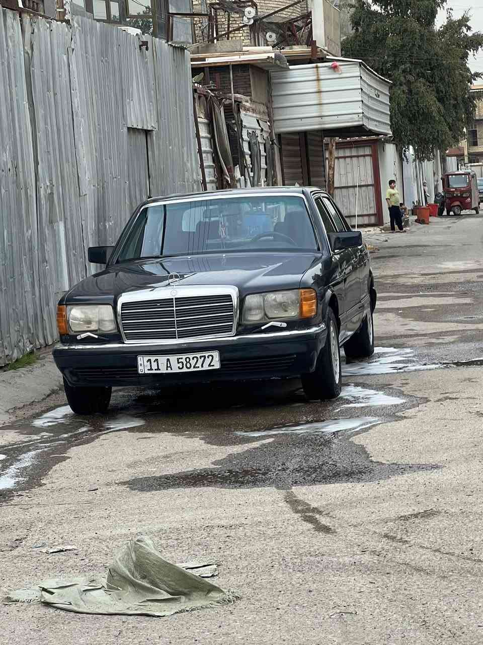السلام عليكم مارسيدس رئاسي موديل1987 باب قصير مصبوغه جماليه بدون حادث السياره محور ففتي 3000 بسمي سنويه 2031 تايرات جديد حداديه امامي وخلفي جديد كهربائي شغاله كلهم سلايت شغال بس ليطه وحده طاكه يصعد وينزل عادي داخل جديد نضيف تحويل ثاني يوم مكان السياره بغداد البلديات 
#السعر 60وبيهة مجال قليل ***********
