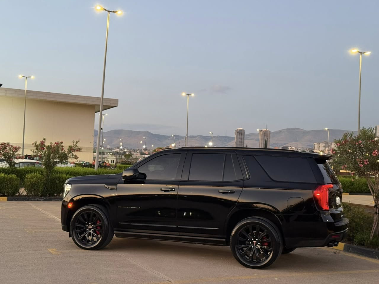 ﷽
‏‎ماشاءالله تبارك الرحمن 
للبيع جيمسي 2022 
Yukon Denali 
انضف دنلي ب هذا موديل
ماشيه فقط ٧٧ الف كيلو حقيقي 
كير ، محرك كهربائي كل بشرط 
سياره مكفول كفاله عامه 
محرك ٦٢٠٠ ، كير ١٠ نمر 
‎فول موصفات 
مواصفات كادلاك 
‎داتا شو كبير ، رادار جانبي خلفي امامي ، رادار ،مانع تصادم  امامي ، رادار مانع تصادم خلفي ، خمس كامرات ، خمس بصمات
‎كشنات تبريد تدفأه خزن وكهرباء ، كشن رجاج تحذير ، كشن خلفي منفصل ، كشنات الخلفيه كهرباء ، لون الكشنات ابيض مميز جدا ، جنطه كهرباء
‎شاشات خلفيي 🖥️ ، ستيرن كهرباء ، بانوراما ، كيجات شاشة الكتروني . دوسات كهرباء ، فور ويل ، اربع انضمه قياده ، جكات
‎ جمسي دنالي اعلي فئه ب جمسي
‎ثلاجه ، شاحن ويار ليس
مكان / سليماني 📍 
رقم تليفون 📞 ***********
