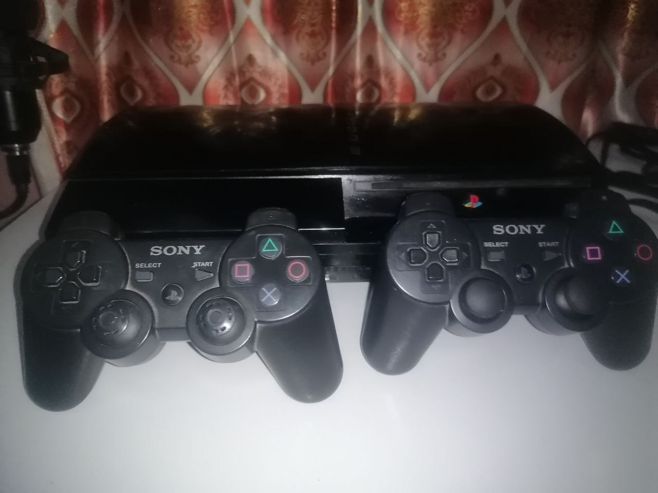 السعر : 50 الف
بلي 3 فات ما ينطي صورة للشاشة 
+ يدتين , وحدة منهن تشتغل بس كيبل 
+ كيبل طاقة
+ كيبل HDMI 
+ كيبل يدة
+ كيبل شاشة بلي 3 

مكاني: النجف المشخاب


**إذا كنت صاحب هذا الإعلان وتريد حذفه لأي سبب، رجاءا أرسل رسالة إلى الدعم الفني**