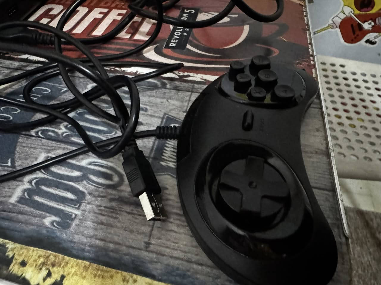 جوستك xyz . منفذ usb . يرهم عالحاسبة وايضا على السيكا مني او اي جهاز سيكا منفذ usb . السعر ٢٥ . ***********
