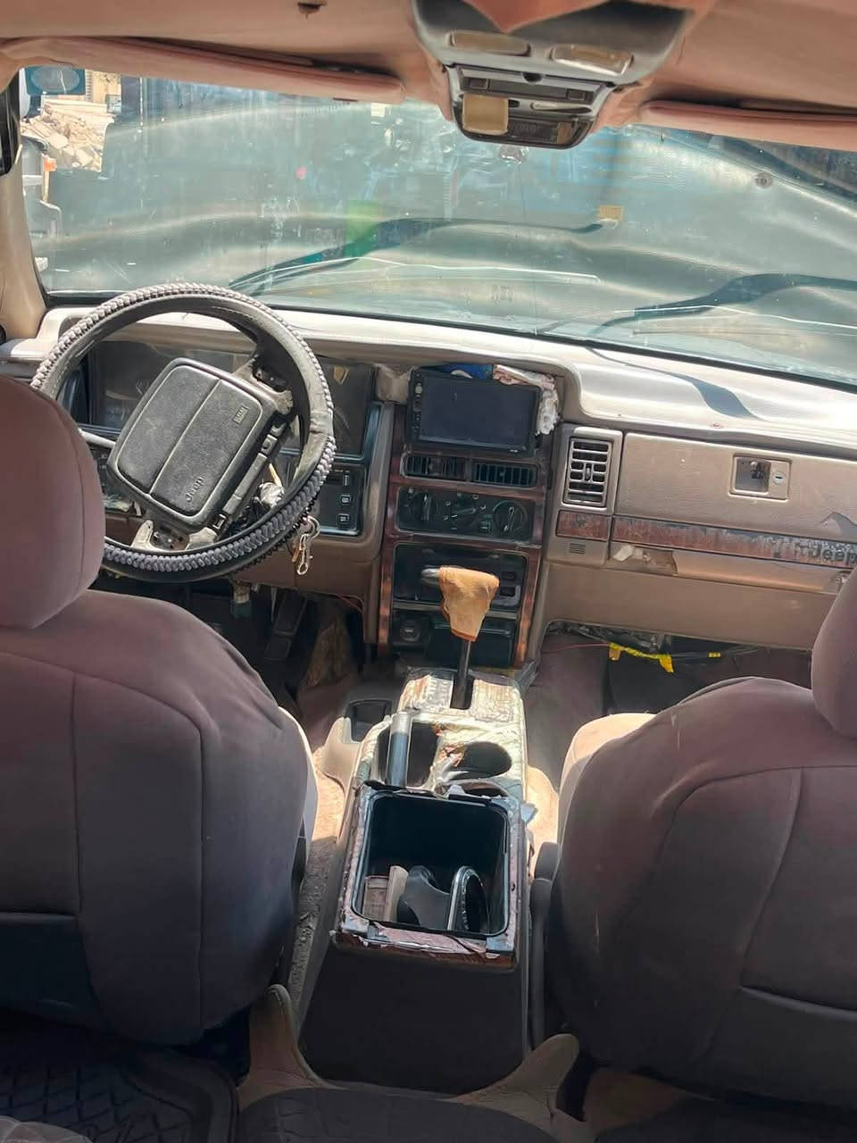 البيع جيب شيروكي مديل 92  بلادي لا صبق ولا ضربه حداديه جديده طخم تاير رقم بصره مكينه فيفيتي  توني شاده سنويه ورقم جديد ال30 تخلص 
سعرب35   وبيه مجال مكان سياره البصره زبير 
ستفسار ع رقم ***********
