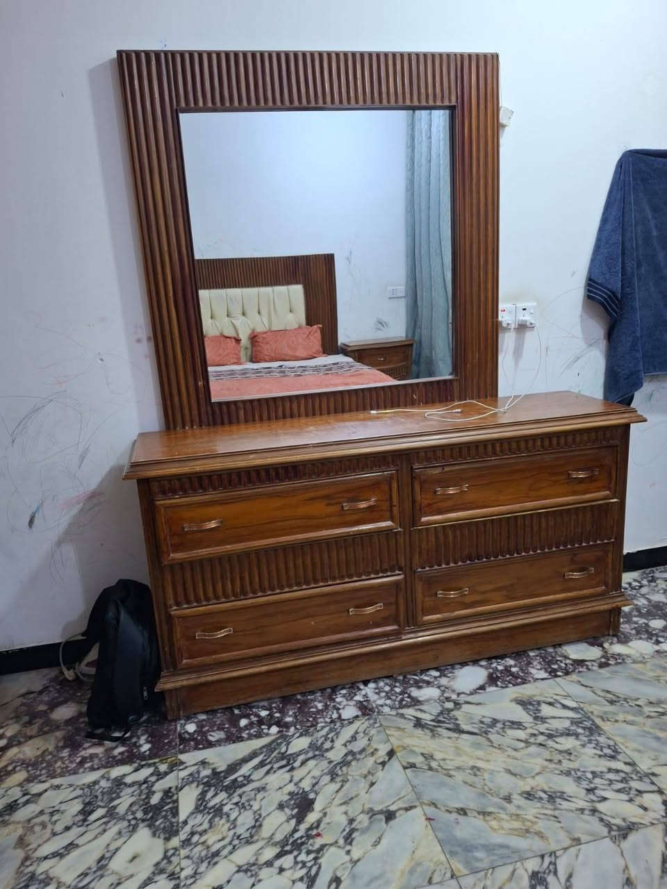 غرفة اخشاب للبيع بالشكل التركي (صاج داخل خارج) 
السعر 800 الف
المكان سبع ابكار
للتواصل ***********
