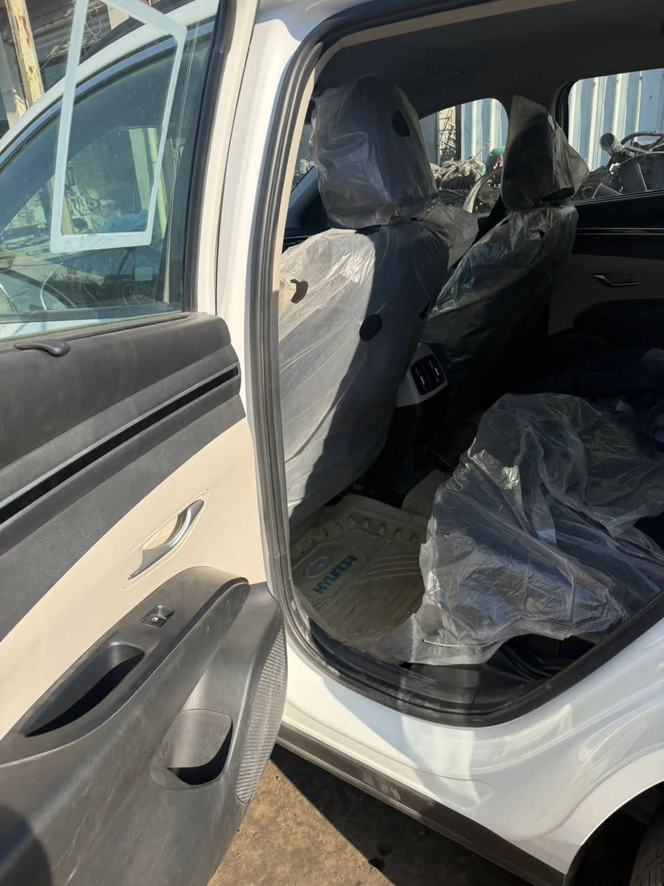 سلام عليكم / توسان مديل 21 خليجي فول مواصفات سياره بيها بارد بسيط ومحرك مفتوح / استفسار اكثر اتصل /*********** / مكانها بغداد

