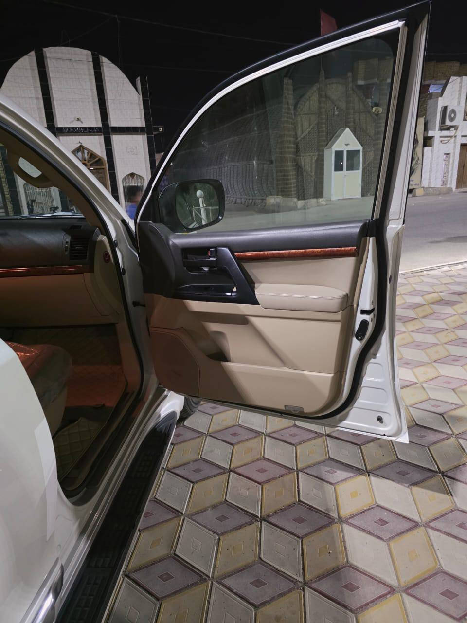 سلام عليكم
للبيع جكسار 
موديل :2013
فئة/GXR حجم محرك 6 سلندر 
ماشيه/ 228
رقم بصره الدولي مميز ب اسمي 
سياره مكفوله كفاله عامه فقط بيه شبر كارت 
سياره جديده جداً مناقصه شي 
مكان سياره ذي قار  السعر 340
رقم الهاتف / *********** متواجد على واتساب
