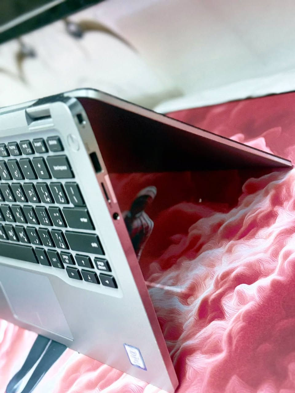 عروض النااار 🔥🔥
لابتوب دل سلم رفيع جدا من فئة  الجيل الثامن و لمس قلاب 360 درجة ورام 16 كيكا  و هارد 256 ssd M.2 NVMe  بنظافة عالية. 

💭 مواصفات اللابتوب⚡⚡⚡⚡ ⬇️

Dell Latitude 7400 2in 1 
Core i7 - 8 th 
Ram: 16 GB 
Hard: 256 GB - SSD
Graphic card: Intel (R) HD Graphics 620 - 8 GB
Screen: 14 Inches 
Keyboard: English - Arabic

لابتوب Dell Latitude 7400 2in 1 
كوراي 7 - الجيل الثامن
رام: 16 كيكا 
هارد: 256 كيكا - SSD
كرت شاشه داخلي 8 كيكا 
حجم الشاشه 14 انج لمس
كيبورد ضوئي - ليزري ( عربي - انكليزي) شاشة لمس
السعر: ٤٥٠ الف دينار فقط.

🎁🎉  الهدايا والملحقات 🎉🎁

♡ حقيبة
♡ ماوس 
♡ شاحنة 

⭐️ يوجد توصيل لجميع محافظات العراق 🚚
♡ 5 ألف لبغداد.
♡ 7 ألف لجميع المحافظات.

📝 للحجز والاستفسار، 
يرجى التواصل معنا عبر ماسنجر الصفحة
او عبر الواتساب: ***********
🤝 مركز نانو تكنولوجي 
لبيع وشراء اللابتوبات المستخدمة في العراق
العنوان: بابل - المحاويل - حي الاسرة 

ضمان من اي عطل لعشرة أيام لجميع القطع.
