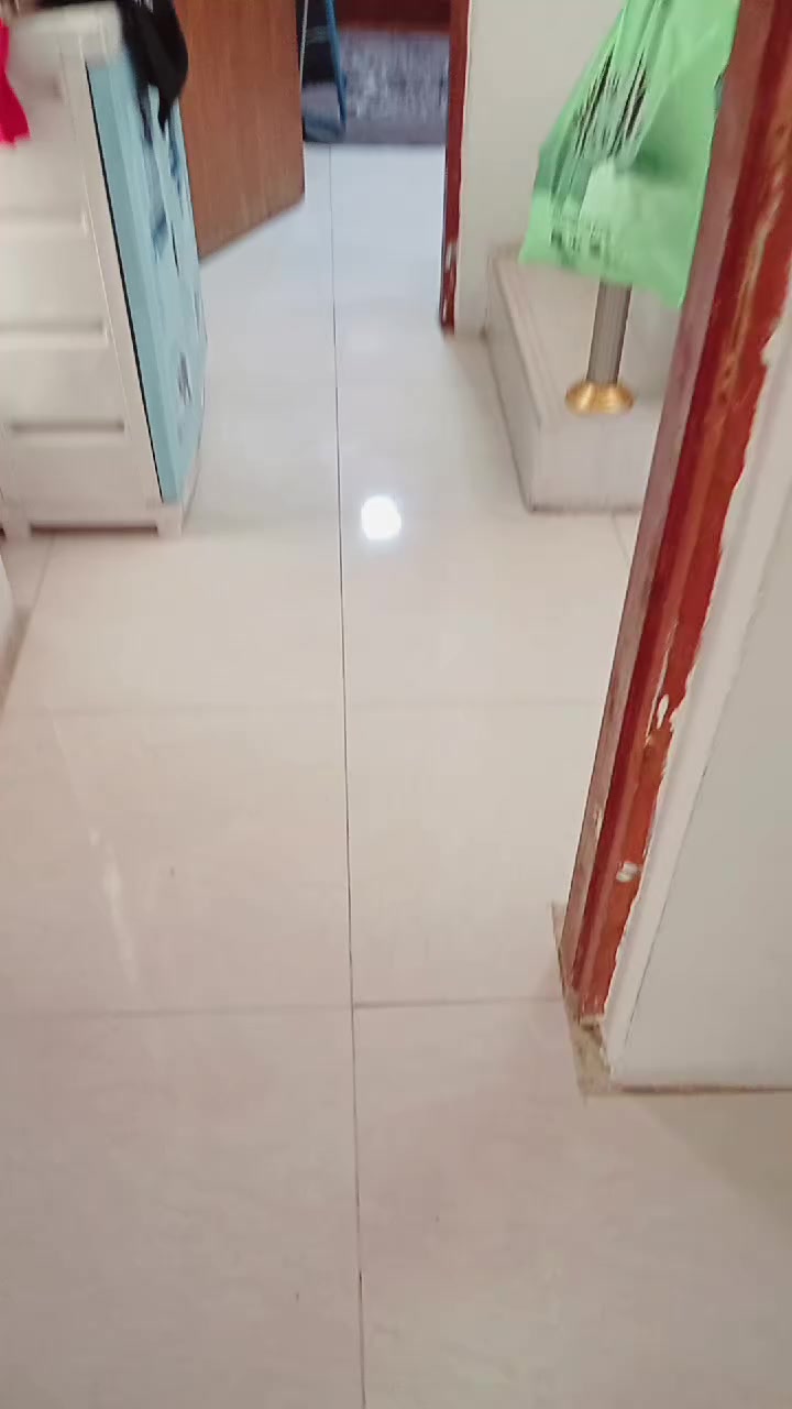 السلام عليكم بيت للبيع م ٥٠ متر بمقاطعة 2/11
بشارع الركن الأبيض ثاني ركن عالشارع العام طابقين يحتوي الطابق الأرضي على استقبال صالة ومطبخ حراري وخدمات 
الطابق الثاني غرفتين وخدمات وبلكوانات على طول البيت+ سطحين للأستفسار 
المراسلة على الواتساب على الرقم أدناه 
***********
