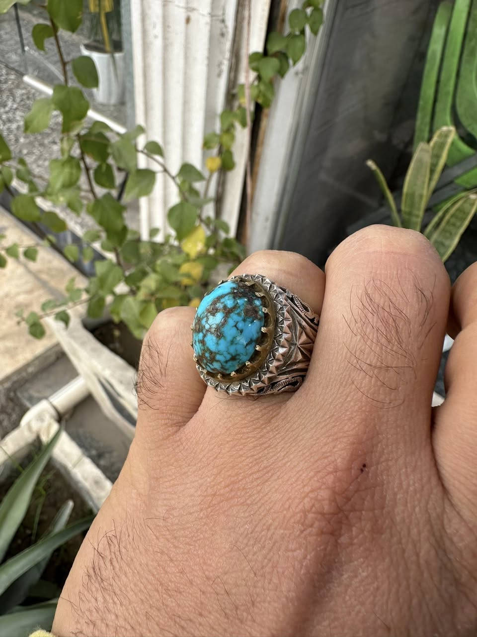 السلام عليكم
عقيق يماني صياغه يدويه ثقيله 20 غرام مخطوطه 
خط درجه اولى سوره الناس 

ونيشابوري عنكبوتي صياغه ثقيله 25 غرام 
السعر وباقي تفاصيل خاص 
بغداد الشعله 
***********
