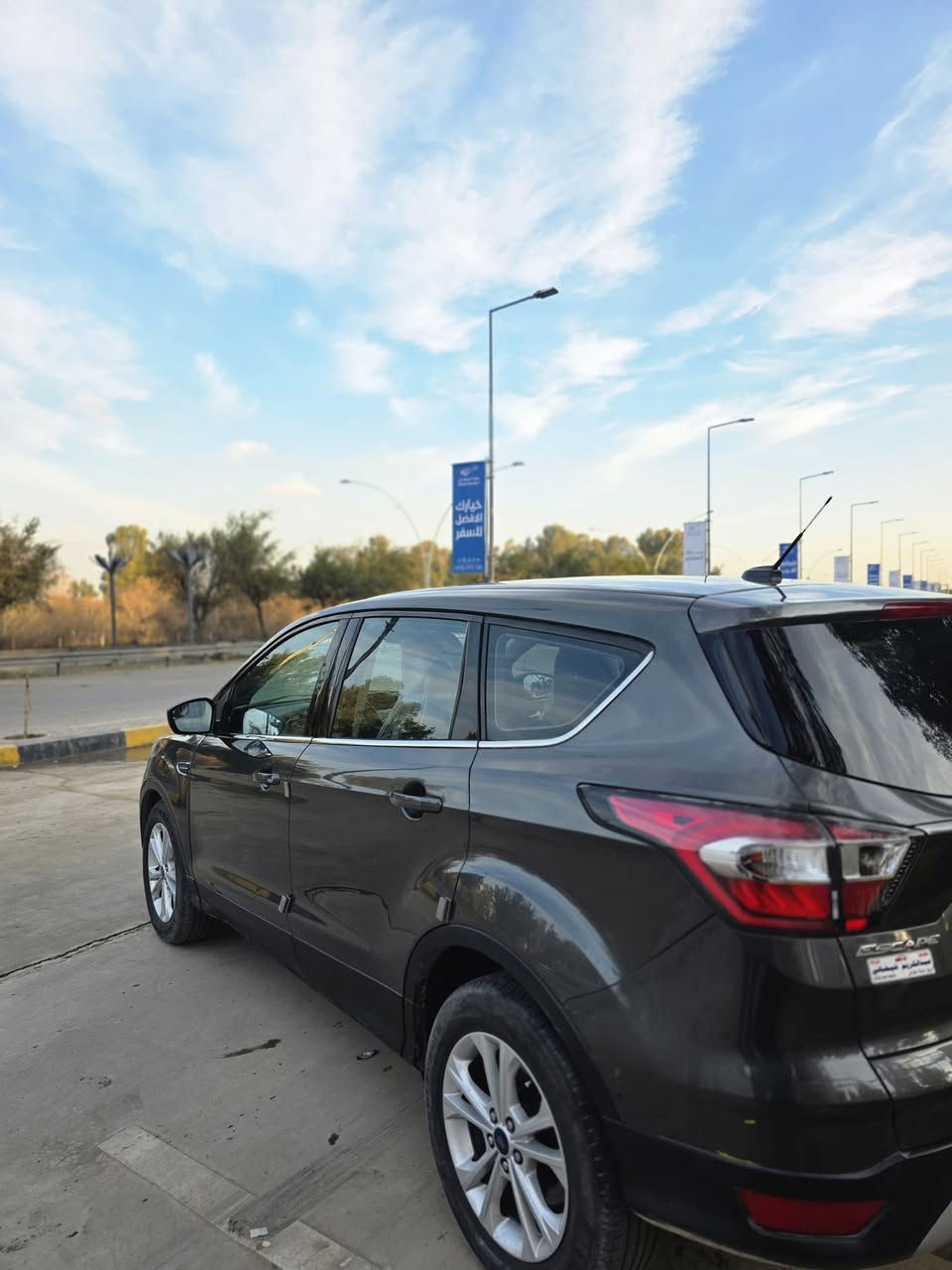 السلام فورد سكيب موديل 17 رقم اربيل الجديد  باسمي فحص وهزه جديده محرك 1500 تيربو وكير وتبريد وحدادية كلها بشرط تحكمات ستيرين منظومة لايت سستم صوت سيارة مال جناي على ايدي السيارة بيها قطعة وحدة تبديل 105$ وبيها مجال بدون دواخل بدون لغود والسونار موجود واي استفسار انا حاضر 
عنواني الموصل ***********
