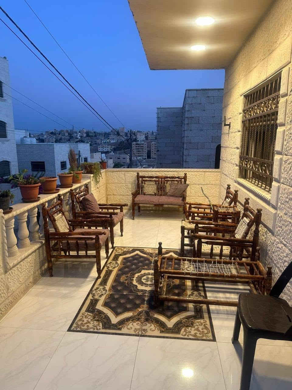 منزل مستقل للبيع ياجوز حي الرشيد الجريبا 
مساحه الارض 400 متر تقريبا 
مساحه الاول 200 متر مشطب سوبر ديلوكس اباجورات كهرباء 
بلاط بورسلان 
ديكورات كامل البيت 
ترس امامي 
مطبخ راكب 
ابواب حفر ليزر 
مدخل الطابق الأول مستقل من الشارع الامامي 
الشقه الارضيه 
شقه لعريس لم تسكن مشطبه وجاهزة مساحتها 90 متر ..مدخلها مستقل من الشارع الخلفي 
يوجد مضافه مستقله أو مستودع كبير مساحتها تقريبا 60 متر 
كراج واسع لسيارتين 
منطقه كلها بيوت بناء جديد 
طابو كوشان مستقل 
ساعتين كهرباء 
ساعه مي 
اربع تنكات مي
للتواصل. 0796785425 عمان, محافظة عمان


**إذا كنت صاحب هذا الإعلان وتريد حذفه لأي سبب، رجاءا أرسل رسالة إلى الدعم الفني**