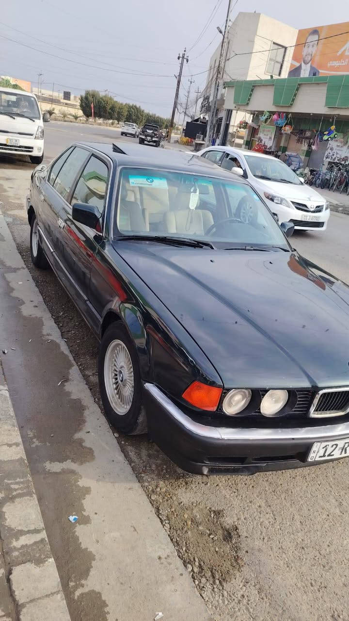 السلام عليكم للبيع  بي ام دبليو 730   8سلندر اصل وفصل موديل 1994  مكينه كير فول وكفاله  كهربائيات  شغاله تبريد شغال بس غاز 
داخلها كله نظيف بدون حادث صبغ لجمالية عام . 
السعر 58  
الانبار /الكرمة 
رقم الهاتف. /***********
