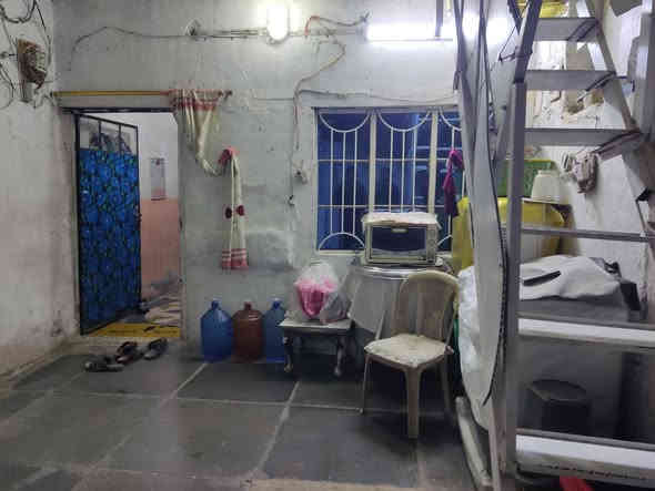 السلام عليكم دار للبيع 55 متر مصفر طابق واحد بنص اطابو كافت خدمات بغداد الكمالية المعوقين ***********
