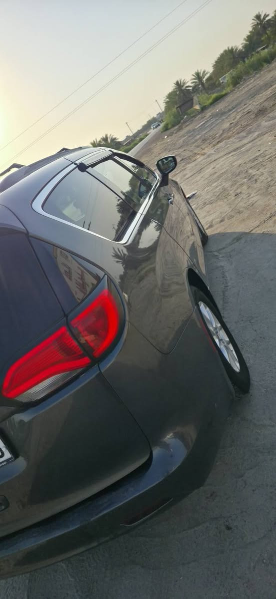 للبيع: كرايسلر باسفيكا (Chrysler Pacifica) - موديل 2022 🚐
سيارة عائلية متكاملة، نظيفة جداً، ومخدومة بأعلى المعايير. لا تحتاج لأي مصاريف، جاهزة للاستخدام المباشر ومفحوصة بالكامل.

​المواصفات والرفاهية:

​المقاعد: مقاعد وسطية منفصلة VIP (مخمل) توفر راحة قصوى للركاب.

​التكنولوجيا: شاشة متطورة تدعم Apple CarPlay و Android Auto لربط هاتفك بالسيارة بسهولة.

​تشغيل ذكي: بصمة تشغيل + بصمة للأبواب الأربعة.

​المقصورة: تحكم ستيرن كامل، كير ماوس، وتدفئة كشنات.

​العملية: أبواب خلفية كهربائية + صندوق (جنطة) كهربائي.

​الممشى: 97,000 ميل.

​الإضافات والرفاهية الإضافية:

​نظام التبريد: تبريد 3 قطع (ثلج/مجمدة) يغطي كافة أرجاء السيارة، مما يضمن برودة مثالية حتى في عز الصيف.

​عزل وحماية: عازل حراري أصلي بالكامل يحمي مقصورة السيارة من حرارة الصيف القوية.

​تجهيزات: مطريات للأبواب، سوباية أصلية فوق السيارة (للمظهر الجمالي أو ربط جنطة سفر).

​فرش وحماية: كاعيات أصلية + حوضية كاملة (تشمل الأرضية والجنطة) للحفاظ على نظافة السيارة.

​الصيانة والأمان (ملاحظة هامة للمشتري):

السيارة خضعت لإدامة كاملة لضمان أفضل أداء وسلامة:

​الميكانيك والكهرباء: الحدادية بحالة ممتازة جداً.

​الأمان: أيرباك الدشبول وأيرباك الستيرن راجعين سستم وكالة (مضبوطة بنظام الشركة الأصلي).

​إدامة المحرك: إدامة كاملة لغرفة الاحتراق، تبديل بلكات، تنظيف بخاخات، وتنظيف "الفيت بم" وإعادته لأنه أصلي (وكالة).

​حالة الحادث والملكية:

​السيارة باسمي (تحويل فقط).

​مبدل 3 قطع (نفس اللون): (قبغ الجنطة، الجاملغ الأيمن، والبنيد).

​ملاحظة الأمانة: البنيد الأصلي موجود ومرفق مع السيارة، والضرر فيه بسيط جداً؛ التبديل تم للحفاظ على المظهر العام للسيارة.

​السعر المطلوب: 21,000 دولار (210 ورقة) 💰

​السيارة بحالة ممتازة ومصانة بالكامل، السعر نهائي للجادين. (شوكت ما تحب نتوكل ونحول).

​للتواصل والاستفسار (اتصال أو واتساب):

📞 ***********

📞 ***********
