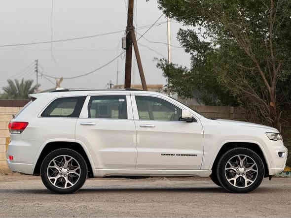 السلام عليكم
جيب موديل 2021 خليجي اوفر لاند فول مواصفات 3 شاشات جكات داخل قرميدي
المحرك : V6.  3.6L
لون: ابيض ماشيه 45 الف حقيقي جديده كلش
مكفوله من الصبغ حتى الدعاميات
 رقم بغداد الجديد بأسمي جاهزه من كلشي
المواصفات :
* دفع رباعي 4x4 . 
* شاشات 3
* سقف بانوراما . 
* شاشه كبيرة 8.4 انج . 
* نظام الخرائط (GPS) .
* نظام التعليق هوائي (جكات) . 
* ستيرن كهربائي . 
* المصابيح الأمامية زنون . متحرك 
* كشافات الضباب زنون .     
* تشغيل عن بعد .
* صندوق كهربائي .
* داخل مشمشي  .
* حفظ وضعيات الجلوس (ميموري) . 
* المقاعد الأمامية كهربائية .
* المقاعد الأمامية تبريد وتدفئة .
* سستم صوت الباين. 
* حساسات أمامية
* حساسات خلفية . 
* كاميرا خلفية .
* تدفئة ستيرن . 
* بخاخ ماء على المصابيح الامامي.
* المرايا الجانبية قابلة للطي .
* مرايا متحسسه للضوء العالي . 
* مقود السائق من الخشب . 
* بلوتوث تلفون . 
* محدد سرعة . 
* نظام التشغيل والاطفاء الاوتوماتيكي ( Auto Start System ) .
رادارات جانبية 
نقطه عمياء
وبعد بيها هواي مواصفات
السعر 305 وبيها مجال
العنوان بغداد 
الاستفسار
***********
*********** Colombo
