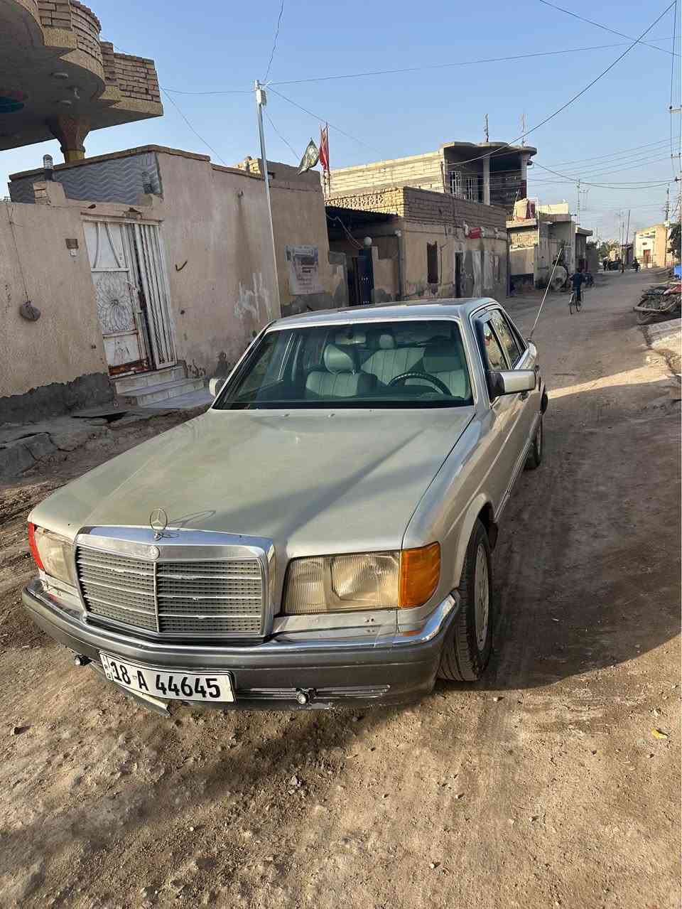 السلام عليكم 
مارسدس جامبو 280
مديل 1983
مصبوغه عام جماليه 
مكفوله من الضربه القويه او الجفيه 
مكينه وكير 3000 ديلكو محوره 
الگير بي ضعف (ابيع كير كايم ) بس شغال يمشي 
رقمها حله سنويه لل ٢٠٣٠ بأسمي 
تريد تحويل تريد وكاله 
جام كله كهربائي 
تبريدها شغال بس هم شوي ضعف يعني اله تمشي السيارة يلا يذب بروده 
تخم تاير جديد فقط واحد ممبدل الباقيات كلهن جدد هسة مبدلهن باتري جديد حداده نافضها اكثرها (80%) 
مكانها بصره قضاء المدينه
سعرها 43 وبيهة مجال بسيط وبخدمة الشراي 
رقمي *********** 
وهم الخاص مفتوح البصرة, العراق
