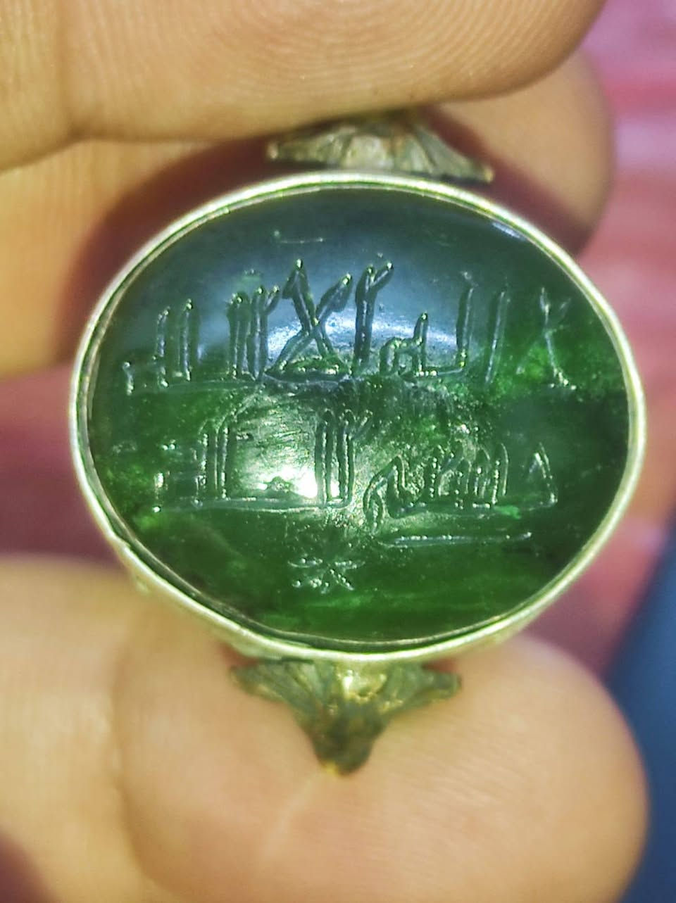 بسم الله 
يشم قديم خط كوفي 
يشف حجر والله يخبل
كلش طاقته حلوه حجر البركه 
فضه عراقي ٩٢٥ 
كل٢ب٦٠ جوه البلاش اول واحد يتمم الف عافيه
***********واتساب
