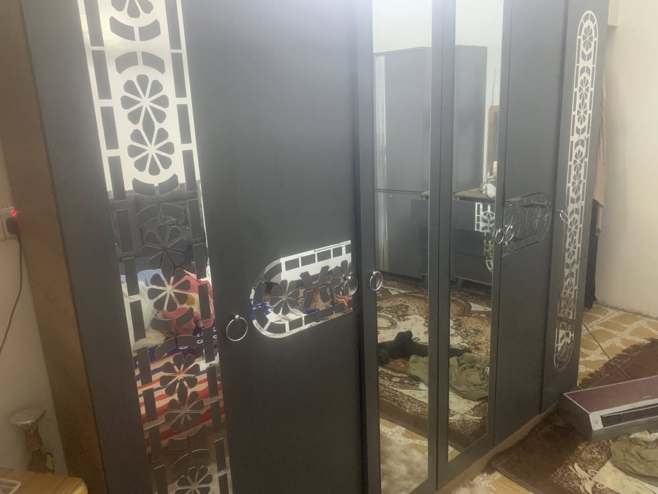 غرفه تركيه 5 قطع صارلي شهر و نص من خذته اخت ل جديده مابيه اي ضرر سعر خاص 
***********
