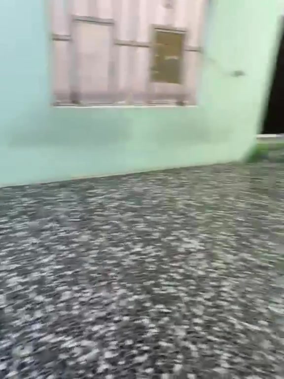السلام عليكم بيت للإيجار مكانه النعيرية قرب موكب سفن النجاة و بي ممرين ما مصورهن من الطرمة للمطبخ و ممر ثاني للاستقبال للاستفسار مكتب البراق للعقار ***********
