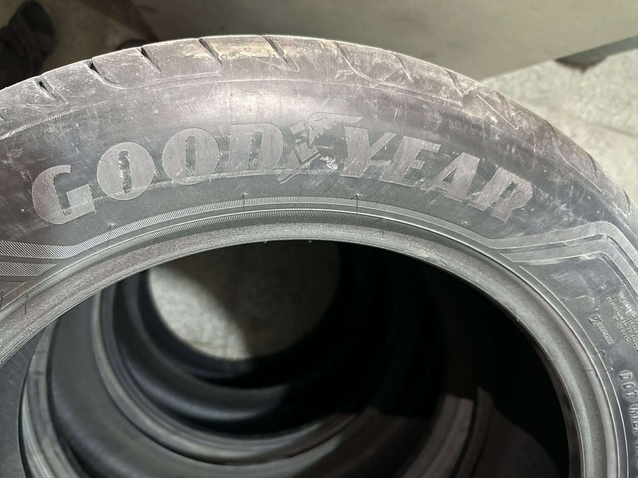 تخم تايرات سورنتو بلادي
تخم تاير سورنتو مالها البلادي ونقشتة مثل ما موضحة وتفاصيلة وحجمة وسنة الصنع موجودة بالصور
مكاني البصرة
للتواصل ***********
