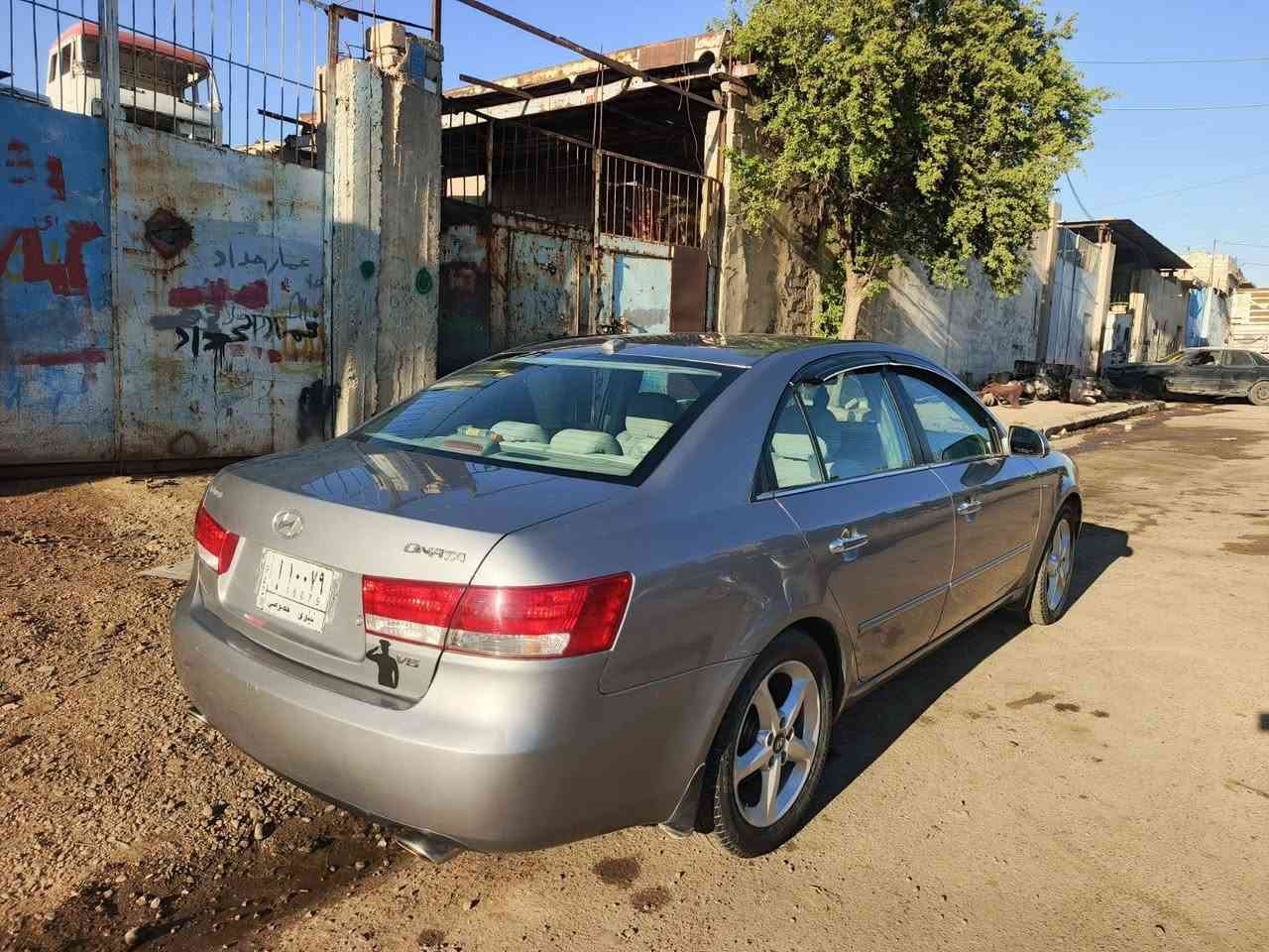 سوناتا 2008 امريكي
رقم نينوى ألماني كابون بنزين سنوية جديدة
ماشية ١٦٠ الف حقيقي
محرك ٦ سلندر 
سلايت فول مواصفات
السيارة كود واحد بدون تبديل وبدون صبغ
بيها ملاحظات خفيفة حيل موضحة بالسونار
السعر ١٠٨ وبيها مجال

قفل ماكو بالتلفون تعال شوف واقتنع.
🔴 اوقات العمل  من الساعه العاشرة صباحا الى الساعه العاشرة مساءا 
  
🔴 غير متواجد على الفيس والماسنجر 

العنوان :- مكتب المدين لبيع وشراء السيارات الموصل موصل الجديدة شارع بغداد مقابل جامع الاغوات قرب مجسر المشاة 
 
الاتصال ع الارقام 
***********
***********
