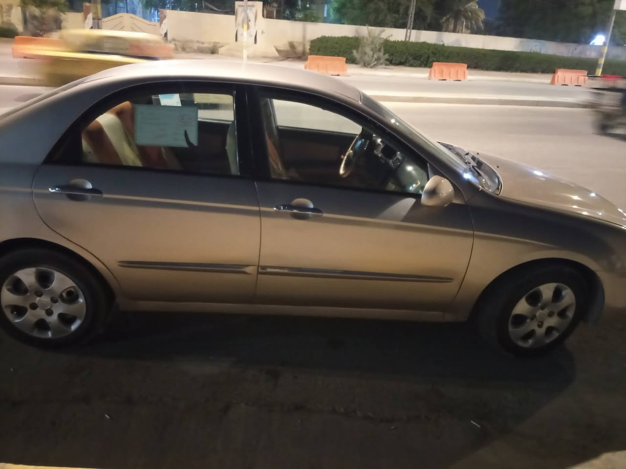 سلام عليكم سيراتو للبيع الموديل 2004
ستوها صاعده هزه السياره جاهزه تبريد حداديه كير محرك 
خير من الله مكان السياره نجف السعر 
***********
