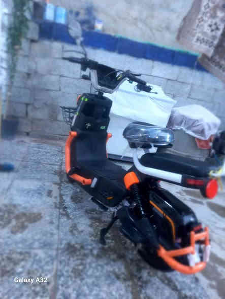 دراجه شحن بعدها جديده مامستخدمه بسعر 350 وبيها مجال بسيط  مكاني نجف شارع المطار ***********
