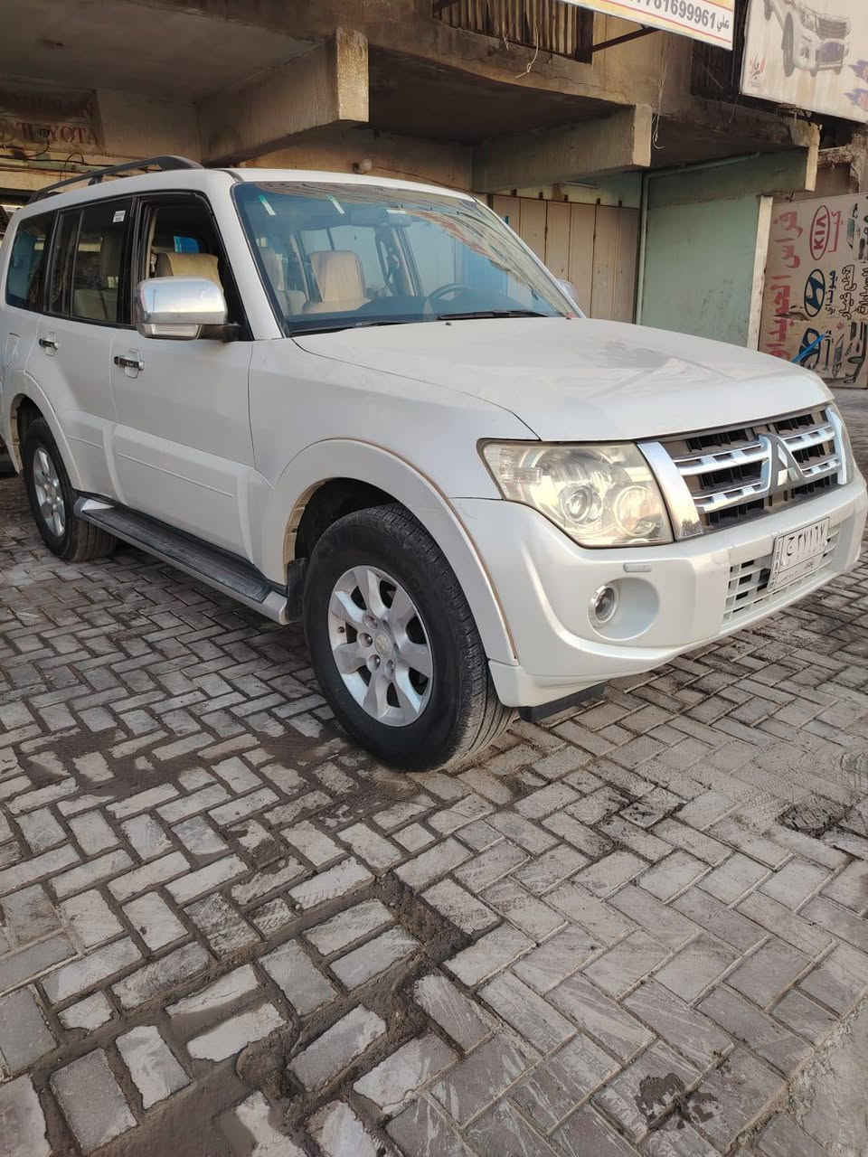 باجيرو 2013فول مواصفات عدا الدمام
ماشية 160
مكينه 3500ما مفتوحة 
رقم بغداد 
السعر 160
***********
مكفول عدا طخة بلصندوك
