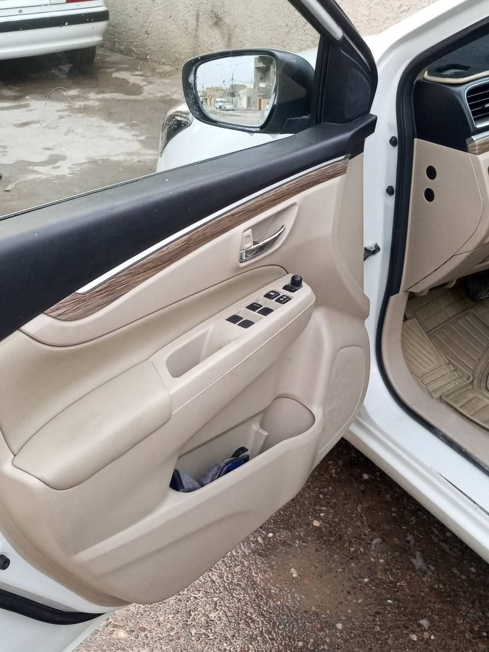 سلام عليكم سازوكي 2024 ماشيه 20الف مكانها بغداد سياره مابيها اي ضرر فقط هاي الطخه البصندوك موضحه بصوره *********** غير متواجد ع فيس
