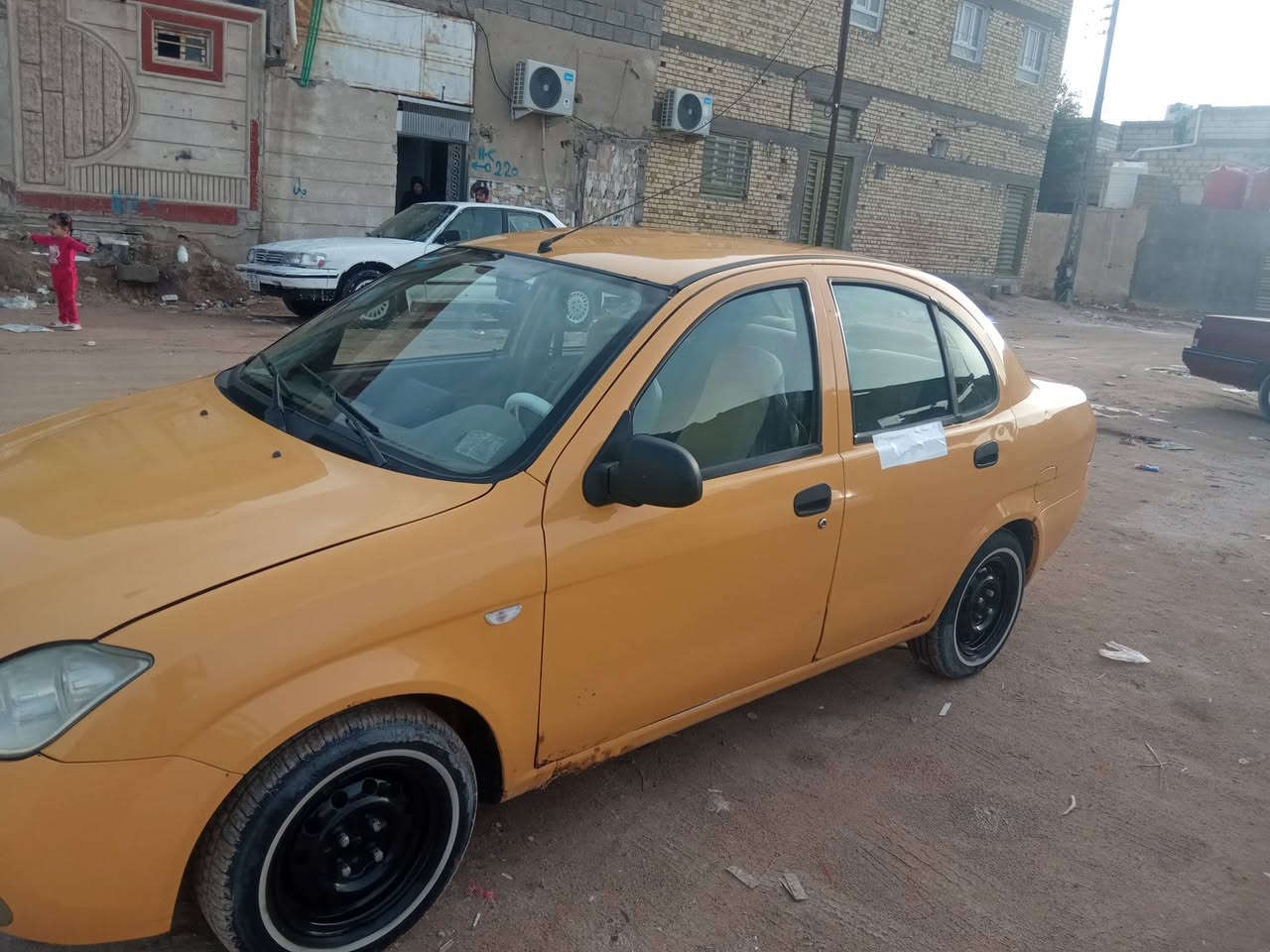 سلام وعليكم سياره طيبه موديل 16 سياره كفاله عامه ماعده بيها خيساس قليل موضح بالصورة مكينه وكير كفاله تبريد شغاله كهربائيات كله شغاله تخم تاير السياره مانقصها شي رقم نكليزي مصفره هيه وقرامات وشرط التحويل للاستفسار رقمي مكاني بصره ***********
