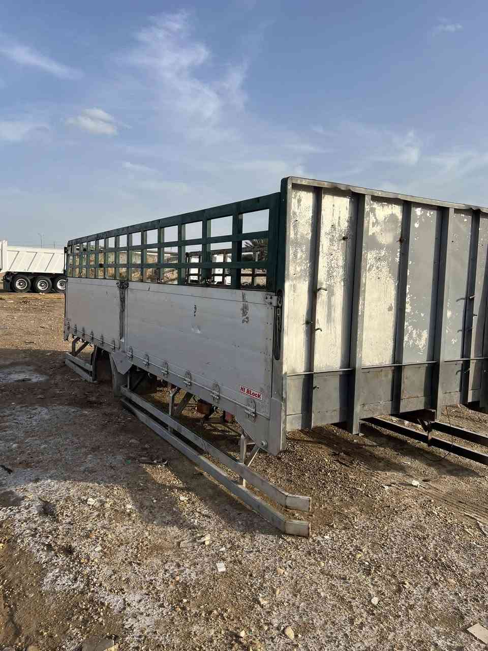 السلام عليكم بدي هينو للبيع ٨٠ قطعتين جنل حديد دبل شاصي حديد كاعيته بقلاوه مكان واسط قضاء الحي ***********
