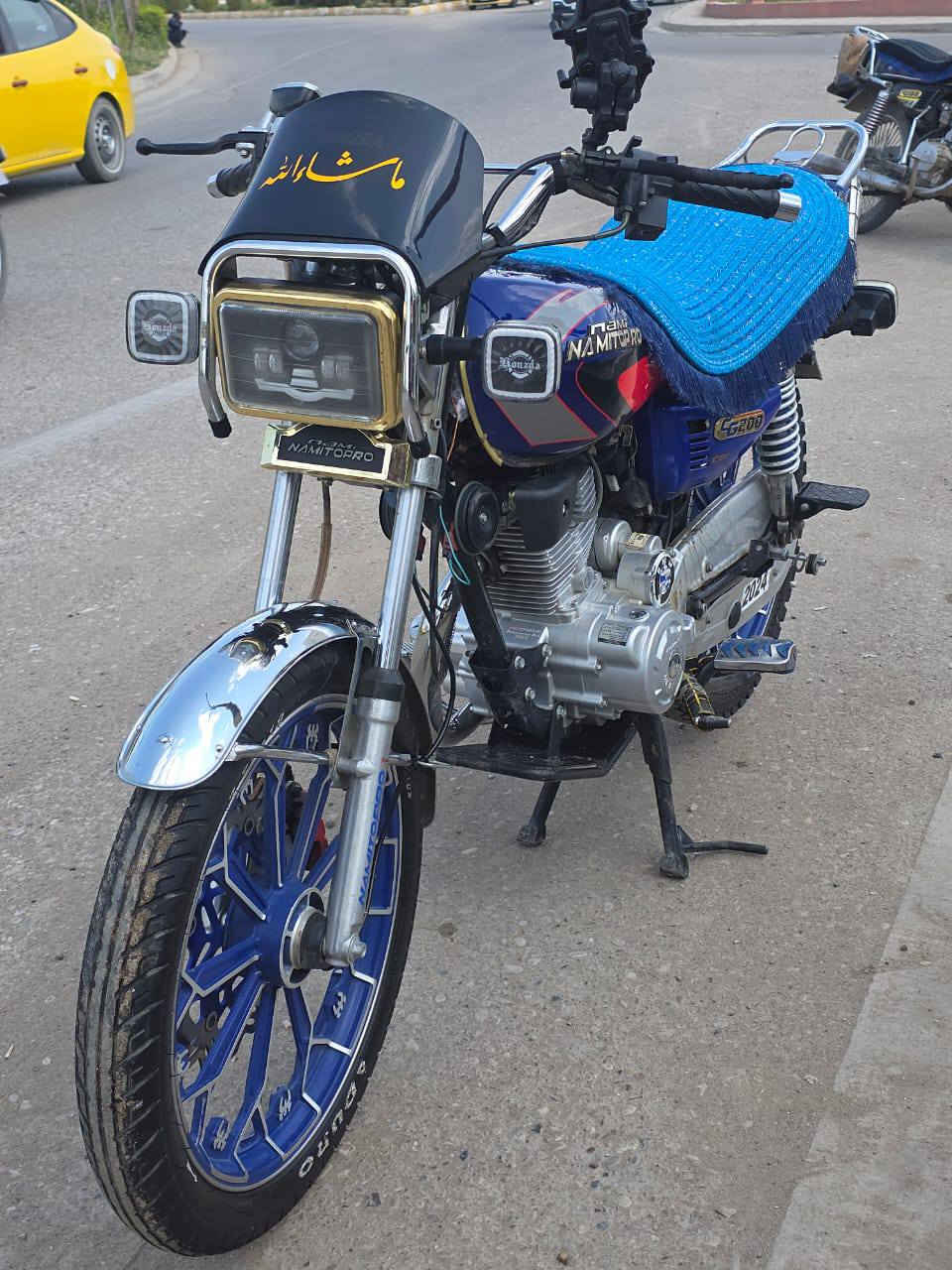 سلام عليكم 
دراجه موديل2024 
محرك 200cc
كهربائيات شغال
ناقصه بس كماليات 
دراجه كاعده 
السعر 700وبي مجال 
رقم ***********
