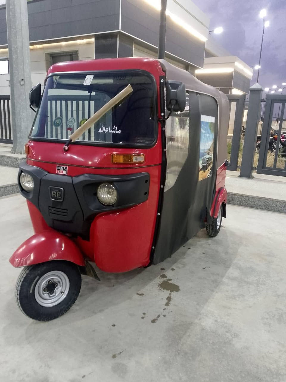 السلام عليكم تيك تيك للبيع موديل 2017 اوراق هذا رقمي *********** شراي اتصل اوراق  مقفوله للترقيم ماكينه مال 20 جديده لا تنقيص ولا تبخير كهربائيات كلها شغاله تخم تاير تعمير جديد ما ناقصها اي شيء السعر 4,000
