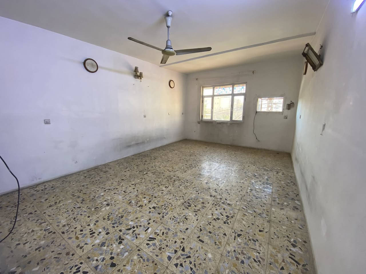 ((بسم الله توكلنا على الله))
🏠بيت للايجار او للبيع🏠بيت للإيجار او للبيع🏠

📍الموقع/الشعب (العقاري الثانيه)

📌المساحة/72    (الواجهه:12)(النزال:6)

محتويات ال🏠بيت/كراج صغير.استقبال.مطبخ حار بارد صحيات عدد(2) غرف نوم عدد(4)

📍عنوان المكتب /شارع الأسواق المركزيه قرب مسبح الشعب

📞*********** محمد صگبان

📞*********** سيد عباس

ملاحظة / العنده عقار 🏡 للبيع او بيت للايجار  ويريد يبيع او ايجاره دزونه كافة التفاصيل العقار مع ذكر السعر ورقم التلفون ☎️وان شاء الله باقرب وقت
