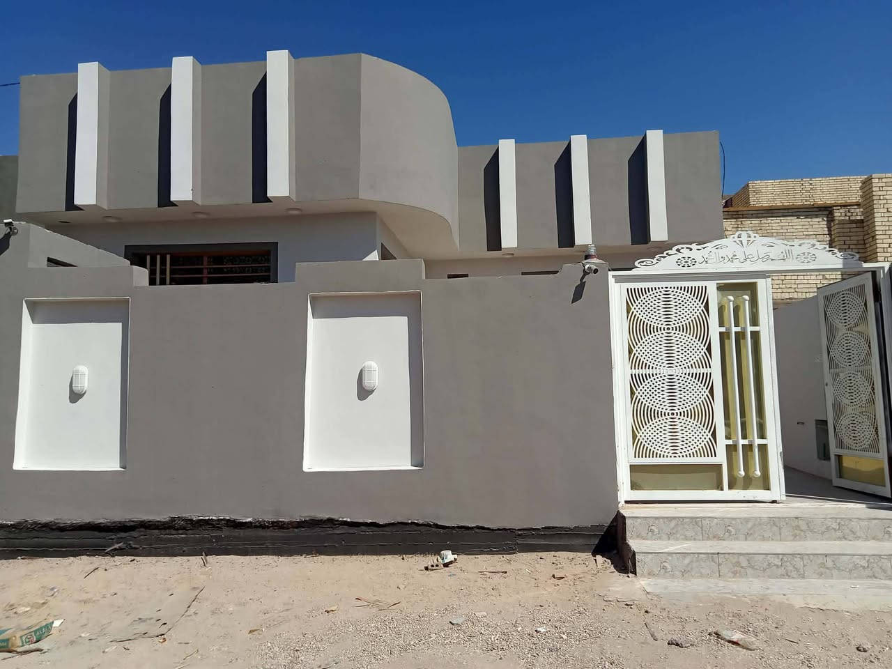 💎دار مميز للبيع في مجمع بيتي 2 💎
بشارع مدرسه ادوبا ثاني فرع 
💎 ... البيت سند بسمي 
💎بمساحة ممتازه 200م
💎البيت يباع بسعر مناسب  
💎بناء جديد مكون من استقبال معزوله ومطبخ كبير وصاله 💎وغرفتين وصحيات داخليه وخارجية وسطح مطبك جاهز من كلشي
💎للاستفسار ***********
