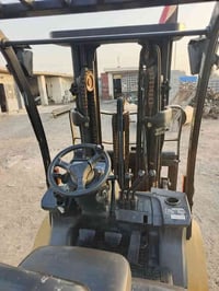 رافعة شوكية • كاتربيلر ٢٠١٦ • ٣ طن