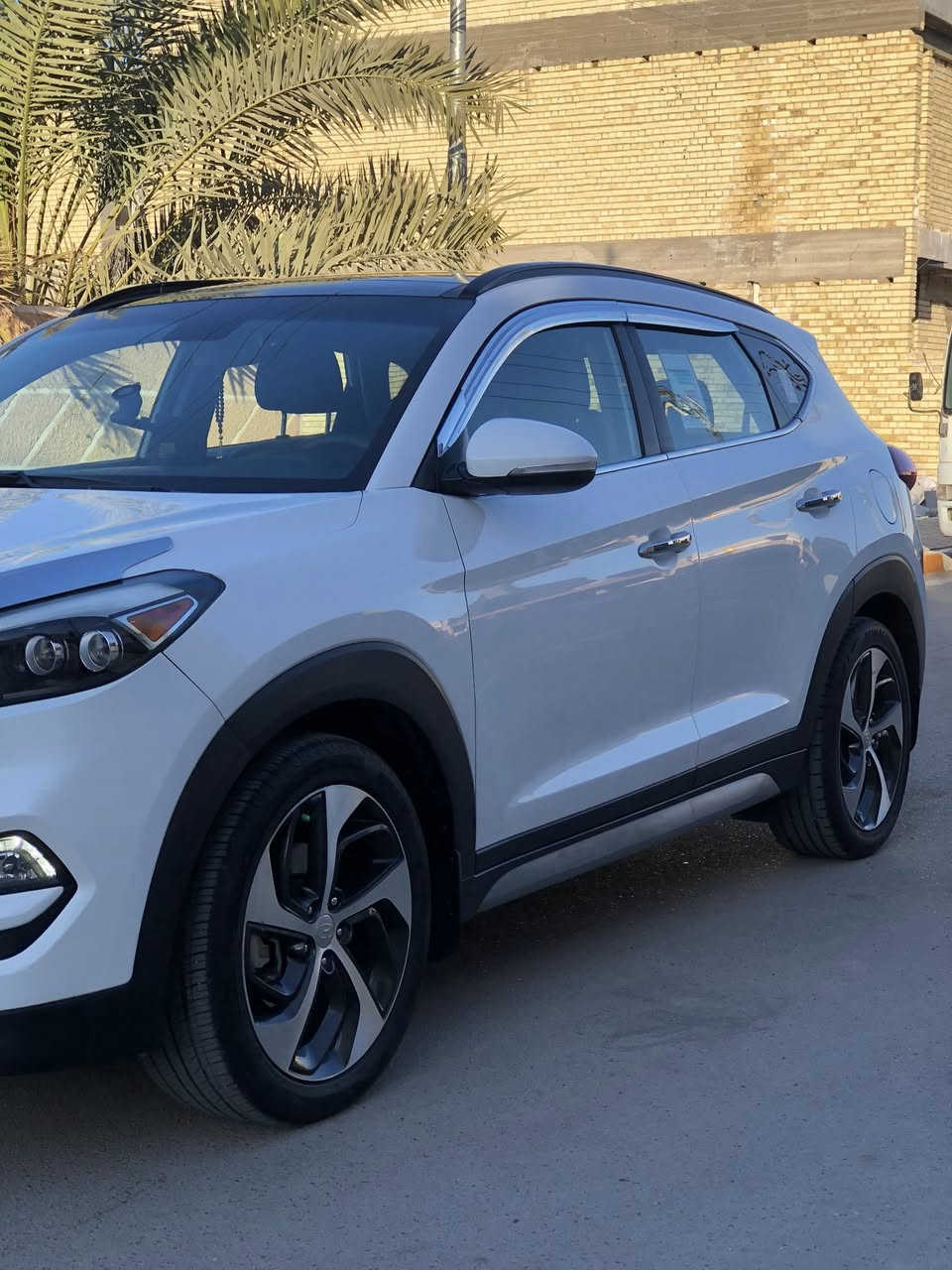 السلام عليكم
للبيع سياره توكسان موديل 2017

السياره وارد أمريكي فول مواصفات 

واحد على واحد محرك تيربو  

ويوجد حادثه في السونر مع الصور 

العنوان المشاهده طارميه 

رقم الهاتف *********** أبو علي
