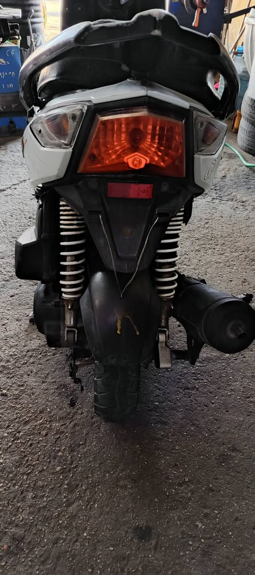 سلام عليكم دراجه سيام كوري نوزل مو كابريتر سلف كهربايات كلها شغالة للبيع السعر 650وبيها مجال مكاني بغداد الدورة رقمي ***********
