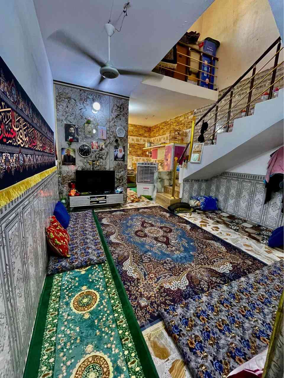 بيت للبيع 

حي المثالي قرب أسواق 

برتقالة مقابل مستشفى الكفيل

المساحة: 60 متر (الأصل 62 متر)

البناء: طابق ونص 

 بناء مرتب وجاهز للسكن

الواجهة: على شارع مبلط

الموقع: يبعد عن الحرم حوالي 2 كيلومتر

الطابق الأرضي 

 استقبال صالة

 مطبخ صحيات منور

الطابق الثاني

غرفة نوم كبيرة (6 × 6 متر) - بلكونة

الطابو: زراعي، عقد 25 باسمي

تحويل مباشر

مميزات إضافية

موقع مميز على طريق الزوار

قرب الخدمات والأسواق

تصميم جميل وبناء نظيف

اني صاحب البيت مو دلال 

*********** كربلاء, العراق
