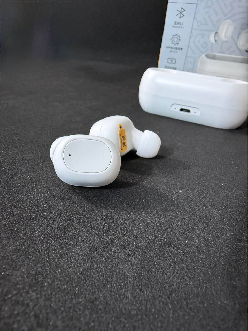 ايربود ماركة QCY جديدة لوك توفرت بالون الابيض 

ملاحضة 🔙 قطع كلهم أمازون أصلي

الاتصال: تستخدم تقنية Bluetooth 5.0 لتوفير اتصال لاسلكي أسرع وأكثر استقرارًا

عمر البطارية: توفر السماعات ما يصل إلى 4 ساعات من وقت التشغيل بشحنة واحدة، وتوفر علبة الشحن المغناطيسية (بسعة 380 مللي أمبير في الساعة) شحنات إضافية ليصل إجمالي وقت الاستخدام إلى حوالي 20 ساعة

جودة الصوت: تحتوي على مشغل ديناميكي بحجم 6 ملم يوفر صوت ستيريو عالي الدقة (HD Stereo sound)

مقاومة الماء: حاصلة على تصنيف IPX4 لمقاومة التعرق والرذاذ، مما يجعلها مناسبة للرياضة والتمارين

السعر 25 ألف والتوصيل مجاني كل العراق 🚚

للحجز والاستفسار مراسلة الصفحة 

رابط واتساب مباشر الي يريد يراسلني 👇

https://wa.me/message/ANGQMMLUZKO4C1 بغداد, العراق


**إذا كنت صاحب هذا الإعلان وتريد حذفه لأي سبب، رجاءا أرسل رسالة إلى الدعم الفني**