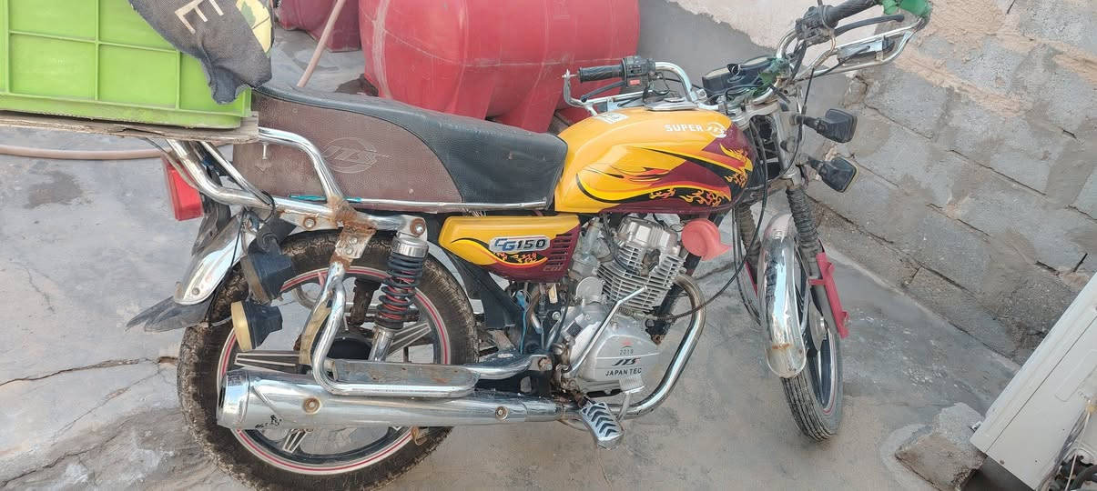 5 كير للبيع وكيلها العارضي..
تفاصيلها
تشتغل هندر طبيعي
بس سلف ماتشتغل عوزه باتري
مكينه تنقص والدشبول مايشتغل
الكهربائيات شغاله كلها
دراجه حلوه ورزنه بالشارع 

السعر 550 وبيها مجال قليل 

***********
