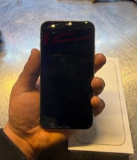 ايفون ١١ نضافه ١٠٠%  ما مفتوح ولا برغي  وتر بور  ذاكره ١٢٨ بطاريه ٧٣  ...