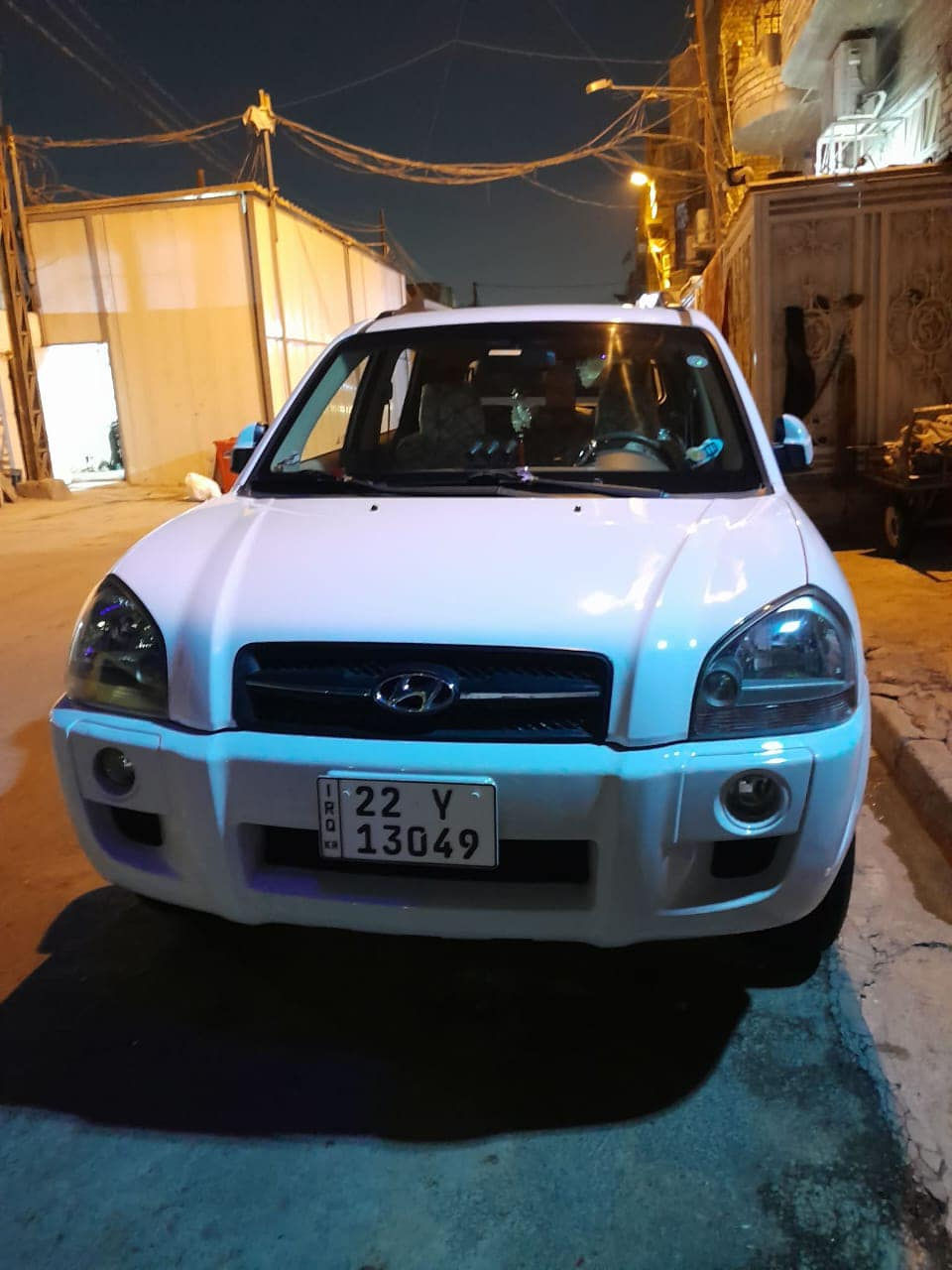 السلام عليكم 
مرخصه الادمن 
توكسان موديل 2008 
وارد خليجي كفاله عامه من الصبغ والضربه 
والحقيقه اجمل من الصور 
فول مواصفات بانوراما ويل كروم 
رقم اربيل تحويل ثاني يوم 
عنواني مدينه الصدر قرب مكتب السيد 
للاستفسار اكثر مراسله على الرقم 
*********** واتساب
السعر 132 ورقه وبيها مجال بسيط
— مع ‏علي العبودي‏.
