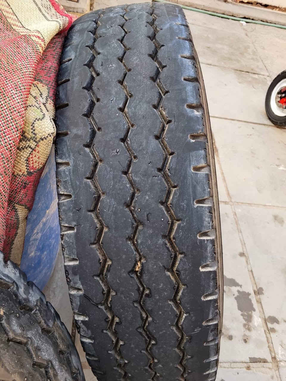 زوج تاير برجستون حجم ٢٢ ونص نظيف مثل ما موضح بالصور سعرهن ٣٠٠ ومجال قليل مكلف بالنشر رقم صاحب التايرات *********** عمارة, ميسان
