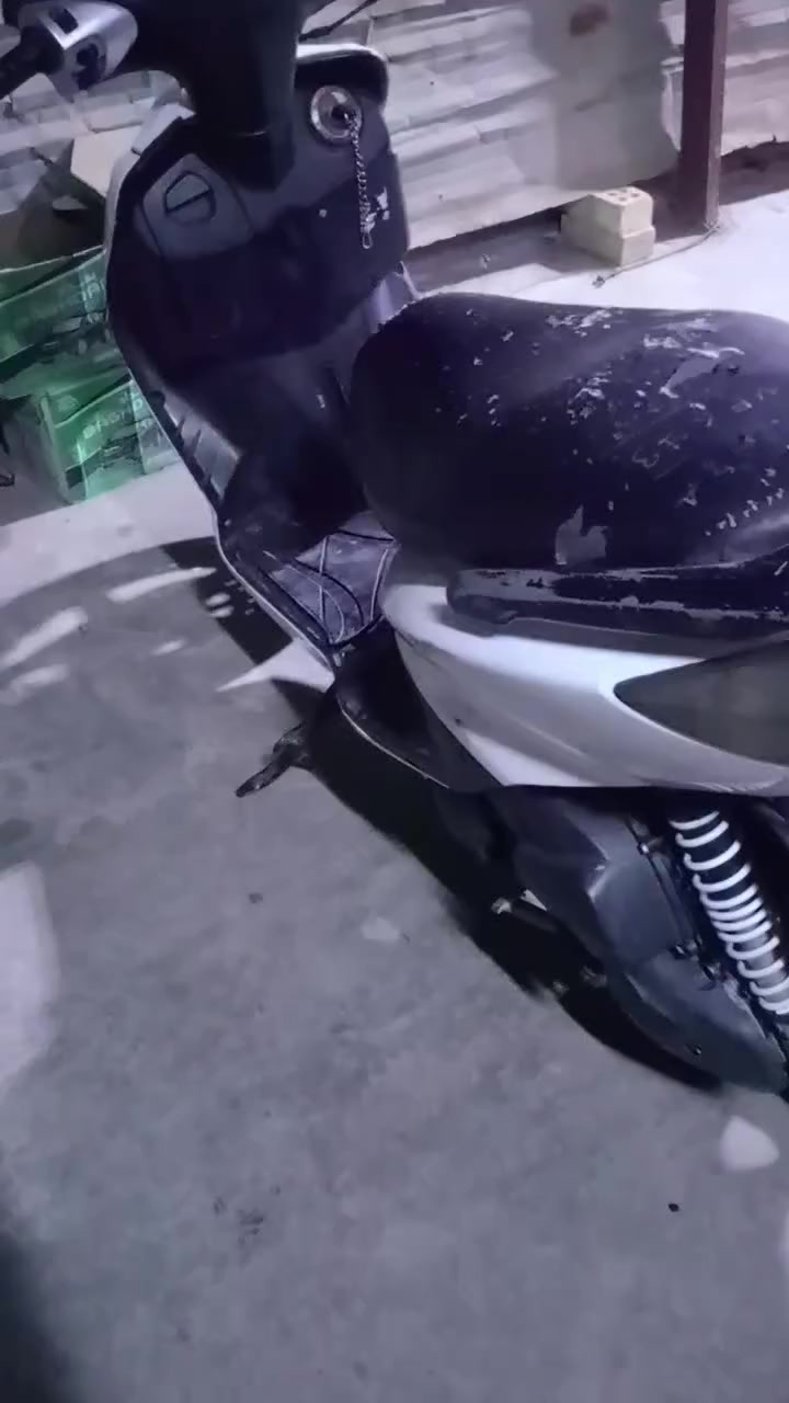 سكنس للبيع سرعه 110 يعني ياباني شغاله تايرات جدد باتري جديد كهربأيات فول بس بيها دخانه بيضه سعرها 300 وبيها مجال الدراجه واقع حال ‏‪0770 183 4870‬‏
