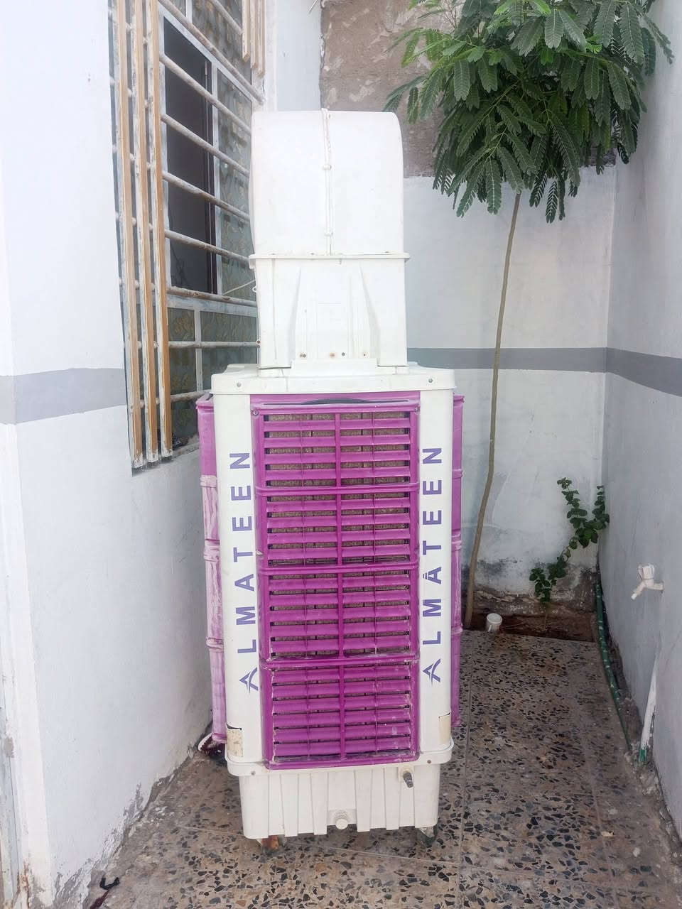 مبردة حجم 60 حوض كبير شغاله عالفحص سعر ٢٥٠ وبيه مجال 
بور هواء ماطور جبير دفع عشرين متر غير مستخدم يرهم للقاعات والحسينات الكبار سعر ١٥٠ وبيه مجال ***********
